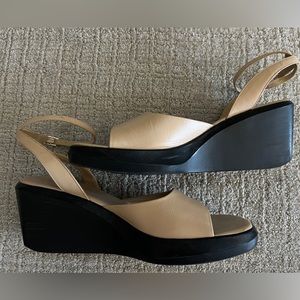 286. Tan Leather Ankle Strap Wedge Sandals Size 9